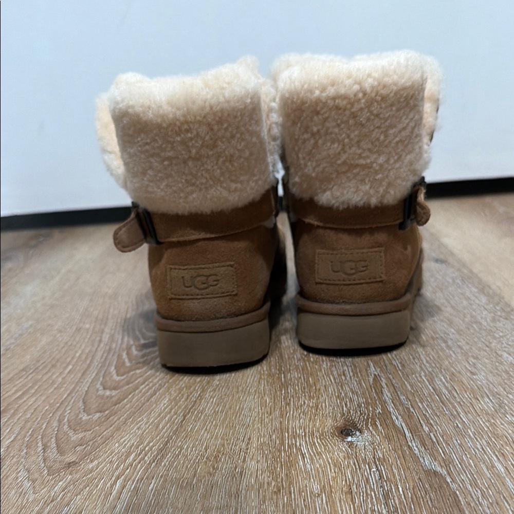 Ugg boots - Women’s 7 - Picture 2 of 10